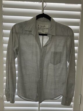 Frank & Eileen  Barry XS Light Gray Dot-Print Casual Button-Down Shirt